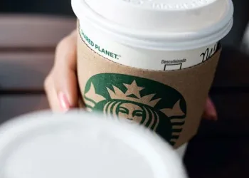 Starbucks kuryeye servet ödeyecek!