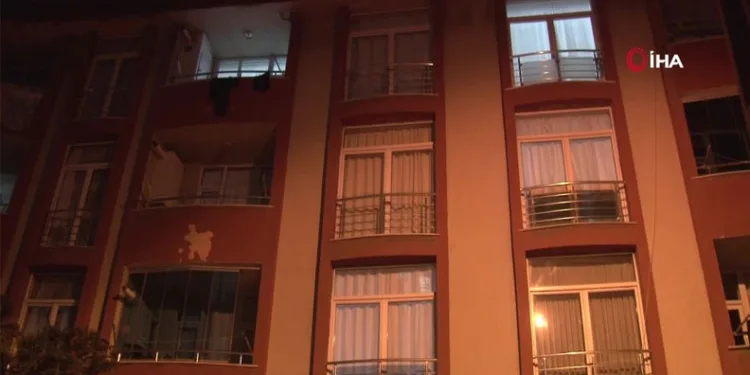 Esenyurt’ta bir kişi ablasından para istedi, vermeyince bıçakladı