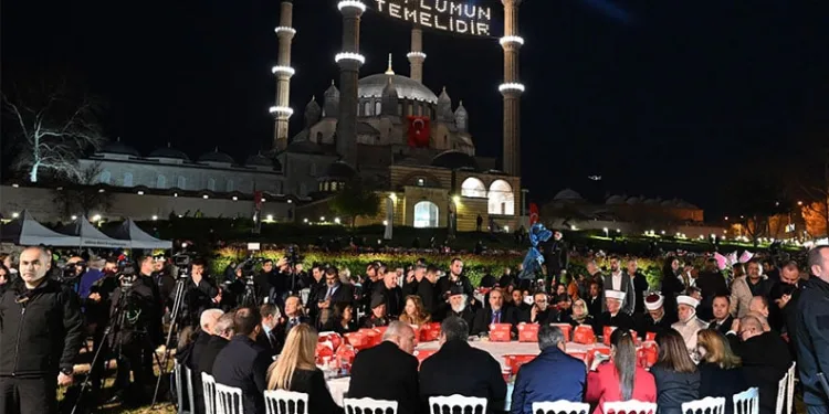 Cumhurbaşkanı Yardımcısı Cevdet Yılmaz, Edirne’de iftara katıldı