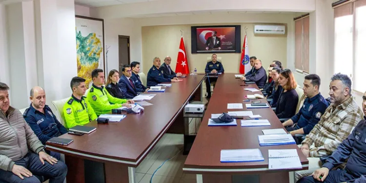 500 bin TL almaya geldiler polise yakalandılar: 5 tutuklama