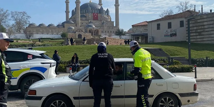 Polis ekiplerinden bayram denetimi