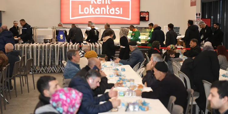 Osmangazi Belediyesi’nin iftar sofralarında Ramazan bereketi