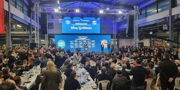 Özgür Özel Beylikdüzü’nde iftar programına katıldı