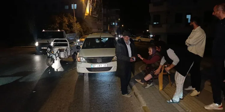 Ehliyetsiz elektrikli bisiklet otomobile çarptı: 1 yaralı