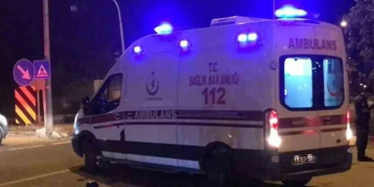 Otomobille çarpışan motosikletlinin metrelerce sürüklendiği kaza kamerada