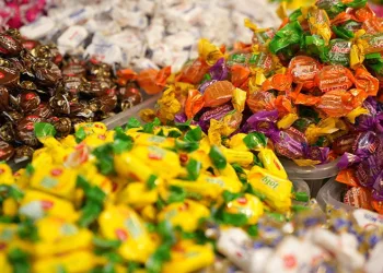 Bursa’da pazar tezgahları bayram şekerleriyle renklendi