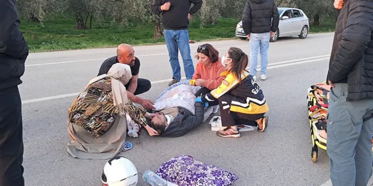 Bursa’da kaza yapan motosiklet sürücüsüne ilk müdahaleyi yoldan geçen doktor yaptı