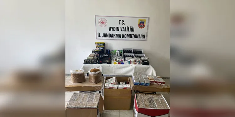 Otomobille çarpışan motosikletlinin metrelerce sürüklendiği kaza kamerada