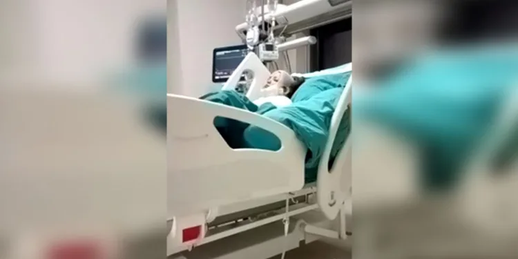 Otomobille çarpışan motosikletlinin metrelerce sürüklendiği kaza kamerada