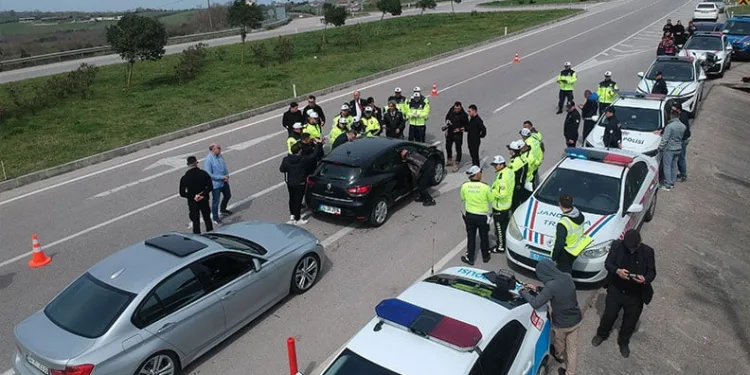 İzmir’de uyuşturucu operasyonu: 2 tutuklama