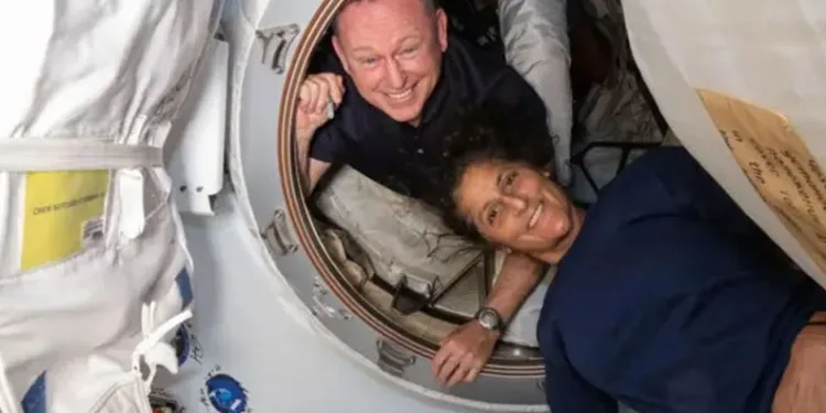 Uzayda mahsur kalan NASA astronotlarının dünyaya dönüş yolcuğu başladı