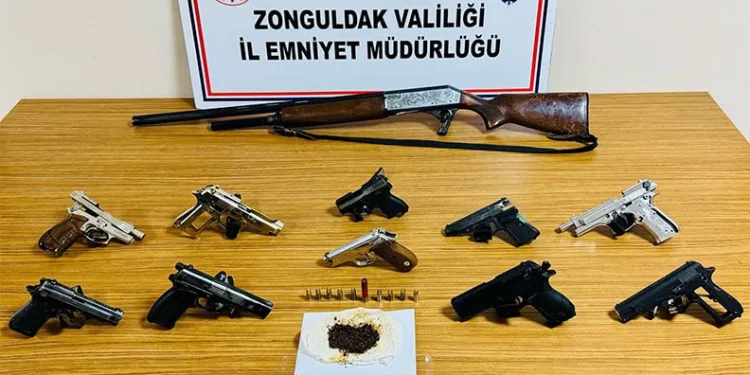 Zonguldak’ta kaçak silah operasyonunda adeta cephanelik bulundu: 1 tutuklu