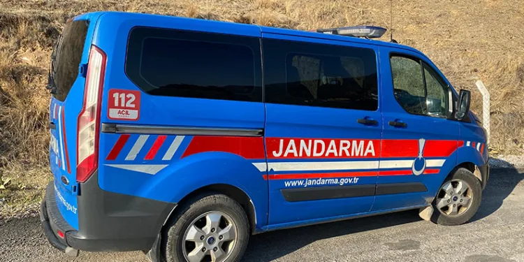 Üstü açık bırakılan çukur tehlike saçıyor