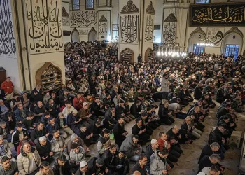 Bursa Valisi Ayyıldız, bayram öncesi çocukları ve büyükleri unutmadı