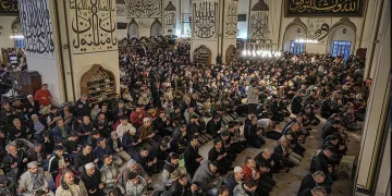 Bursa Valisi Ayyıldız, bayram öncesi çocukları ve büyükleri unutmadı