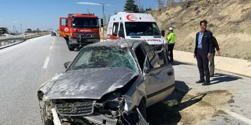 Karaman’da kontrolden çıkan otomobil takla attı: 2 yaralı