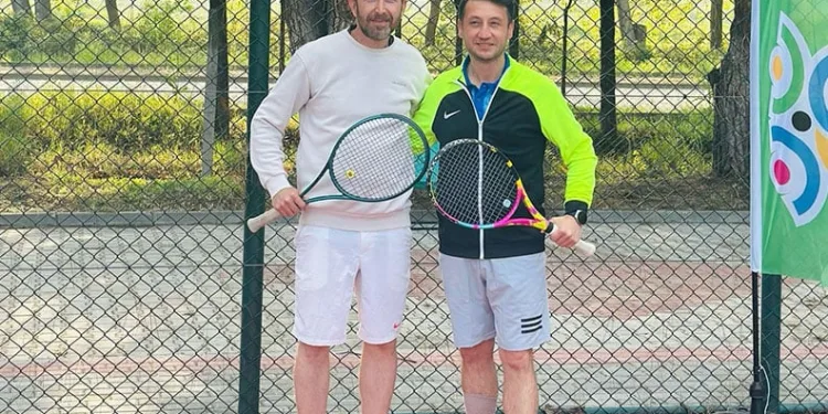 Orhangazi Belediyesinin Tenis Yatırımları Meyvesini Veriyor