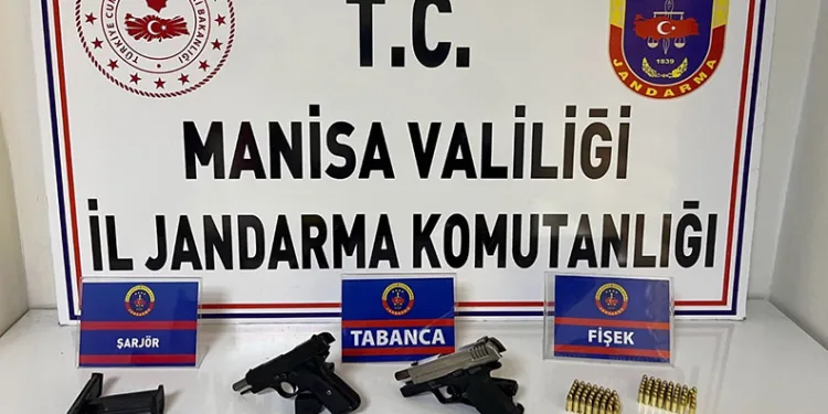 Manisa’da ikamette 2 tabanca ve 77 mermi ele geçirildi