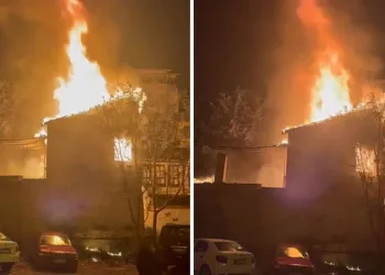 Bursa’da 2 katlı tarihi bina alevlere teslim oldu
