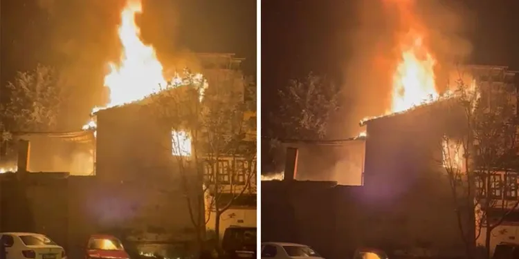 Bursa’da 2 katlı tarihi bina alevlere teslim oldu