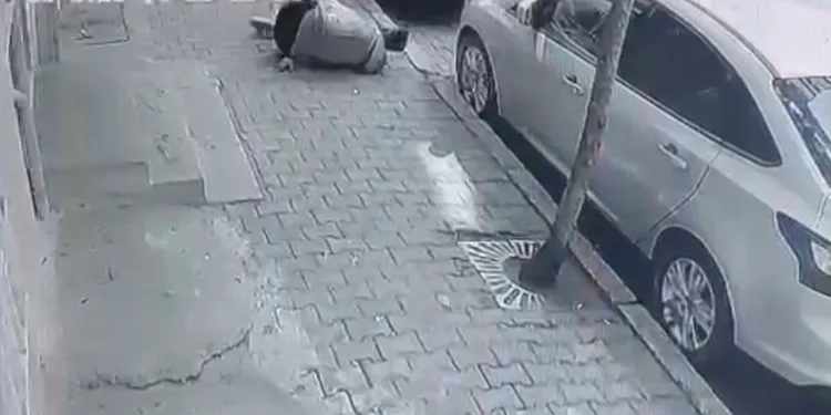 Depremde paniğe kapıldı camdan atladı