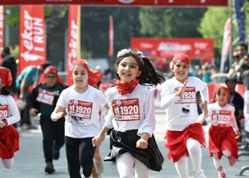 Binlerce çocuk 23 Nisan coşkusuyla koştu