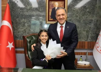 Bingöl’de 23 Nisan Coşkusu: Vali ve Başkan, Makam Koltuklarını Çocuklara Devretti
