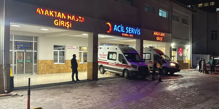 Yemekten zehirlenen 53 öğrenci hastanelik oldu