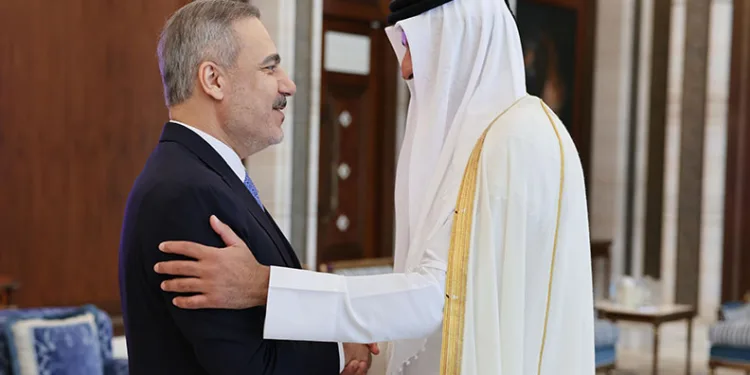 Dışişleri Bakanı Fidan, Katar Emiri Hamed Al Thani ile görüştü