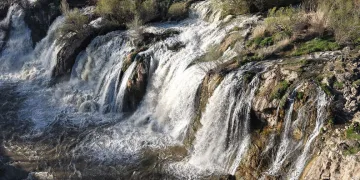 Muradiye Şelalesi coştu