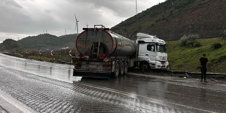 Edremit’te çöplük yangını büyümeden kontrol altına alındı