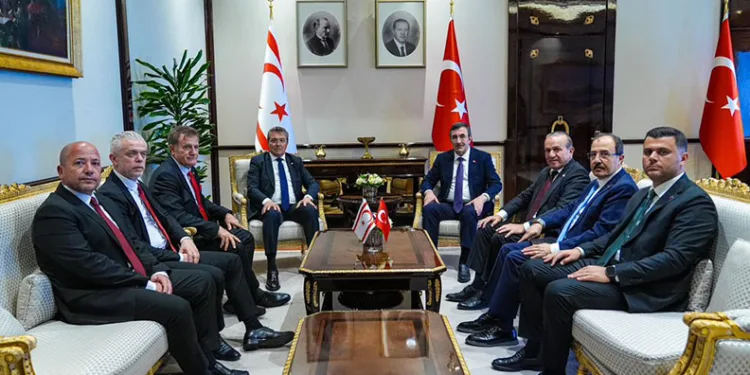 Cumhurbaşkanı Yardımcısı Yılmaz, KKTC Başbakanı Ünal Üstel ile bir araya geldi