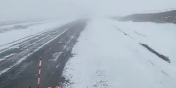 Ardahan-Çıldır kara yolunda kar yağışı etkili oldu