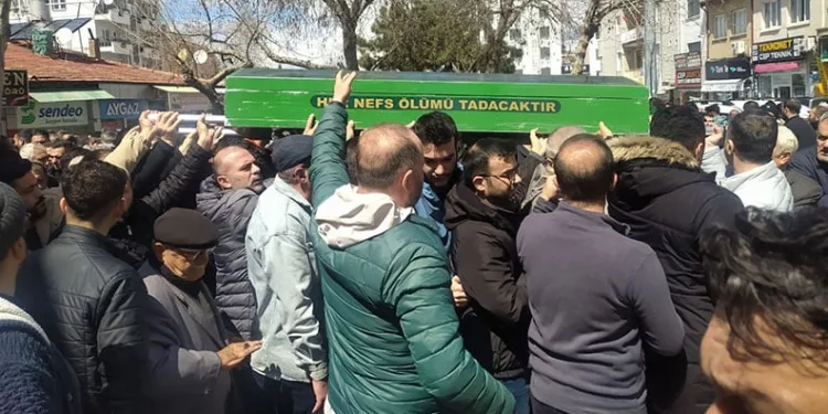 Beynine pıhtı atan ilkokul öğrencisine acı veda