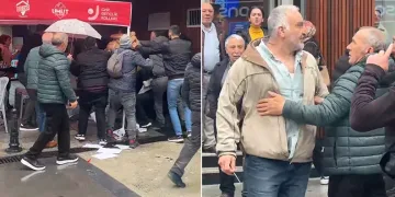 Trabzon’da CHP standına bıçaklı saldırı: 1 yaralı