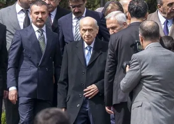 Devlet Bahçeli, Alparslan Türkeş’in mezarını ziyaret etti