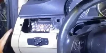 Otomobilin klima ızgarasından uyuşturucu çıktı