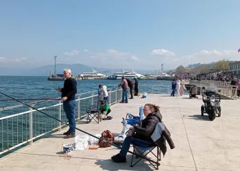 Güneşi gören Mudanya Sahili’ne koştu