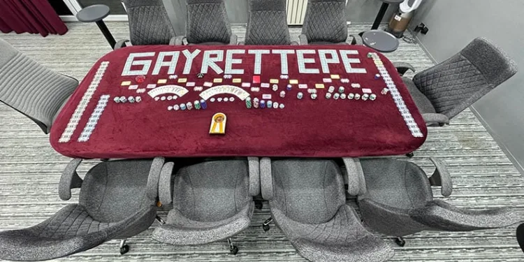 Beykoz’da 3 katlı villaya kumar baskını: 38 gözaltı