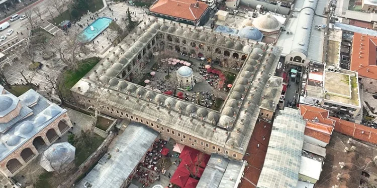 Bursa’nın Tarihi Hanlar ve Çarşılar Bölgesi nefes aldı