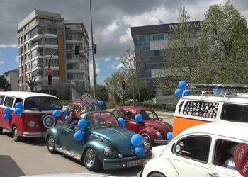 Bursa’da otizmli çocuklar vosvoslarla şehir turu attı
