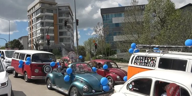 Bursa’da otizmli çocuklar vosvoslarla şehir turu attı