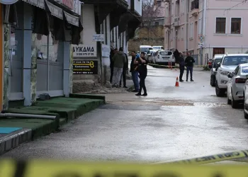 Apartmanda el bombası bulundu