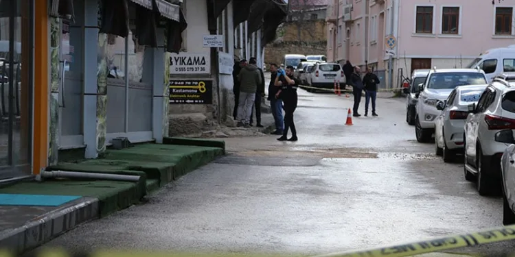 Apartmanda el bombası bulundu