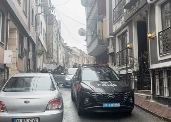Maskeli saldırganlar, hamile kadını silahla vurdu