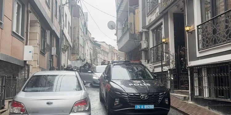Maskeli saldırganlar, hamile kadını silahla vurdu