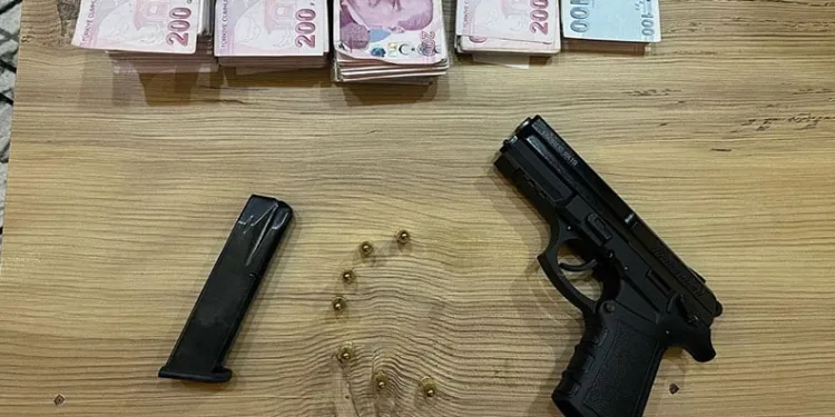 İzmir’de suç örgütüne şafak operasyonu: 12 gözaltı