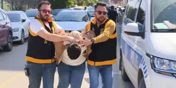 17 yaşındaki genci gasbedemeyince böyle dövdüler