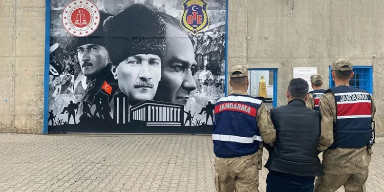 İstanbul’da ‘polis, savcı’ yalanıyla milyonlarca liralık vurgun yaptılar