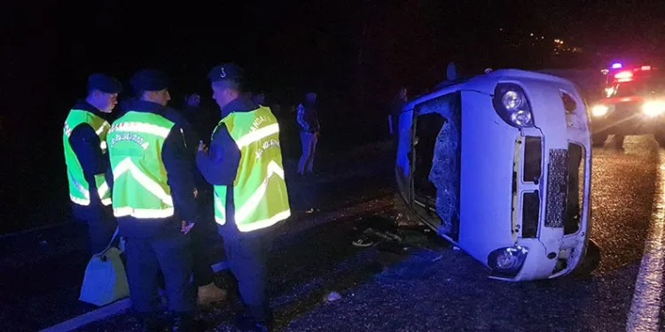 Otomobil 30 metre sürüklendi: 3’ü çocuk 5 yaralı